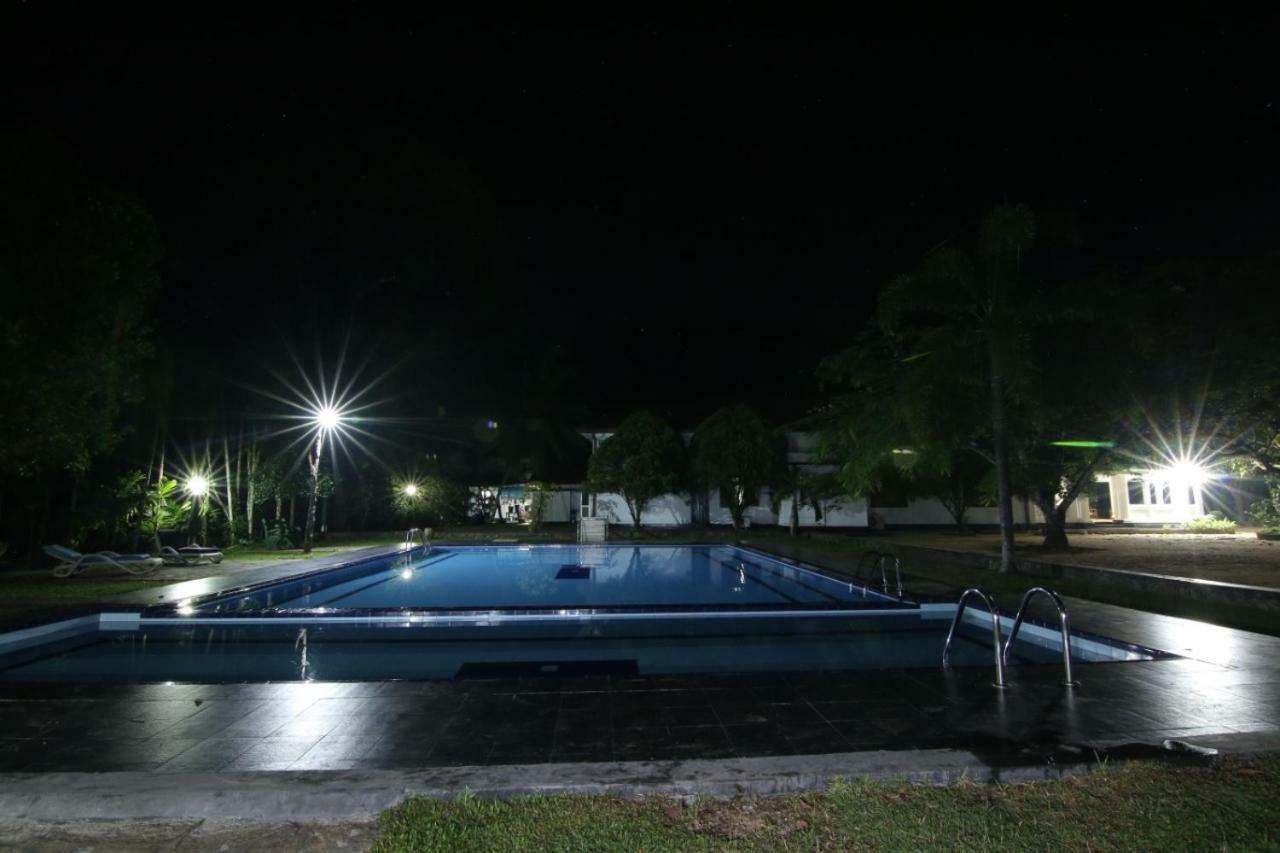Randiyaepiliyagoda Resort เอวิซซาเวลลา ภายนอก รูปภาพ